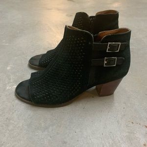 Vionic. Black leather. Size 9.5